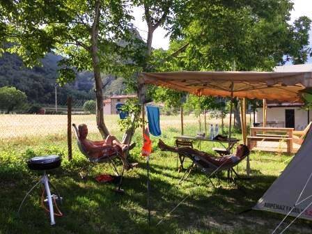 Chillen voor de tent