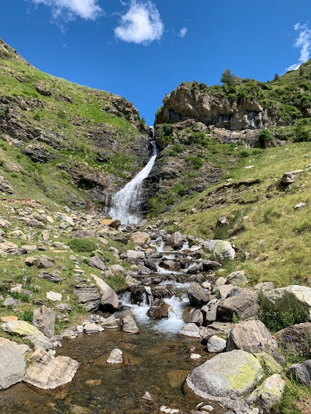 Spring water Pyrenees_Sustainable travel Chill-Outdoor