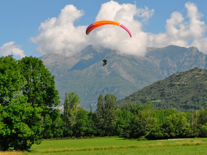 Parapente en los Pirineos españoles