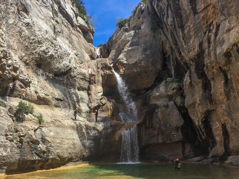 Barranquismo, senderismo Sierra de Guara, vacaciones activas otoño Pirineos
